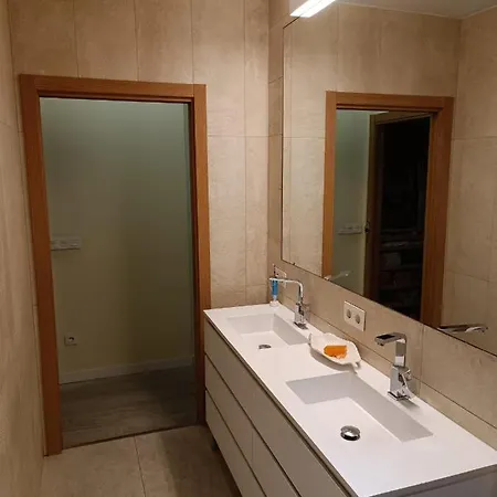 Allotjament en família Double & Private Bathroom In Big Shared With Hosts